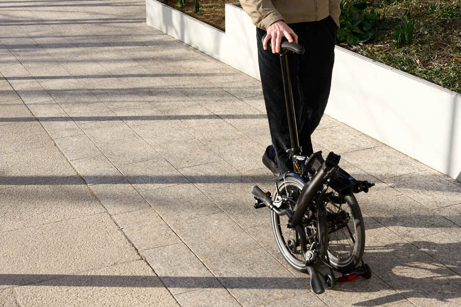 Brompton P Line with SuperRoll+ - 4-speed – Mid (MK2) - Matt Black - Image 3