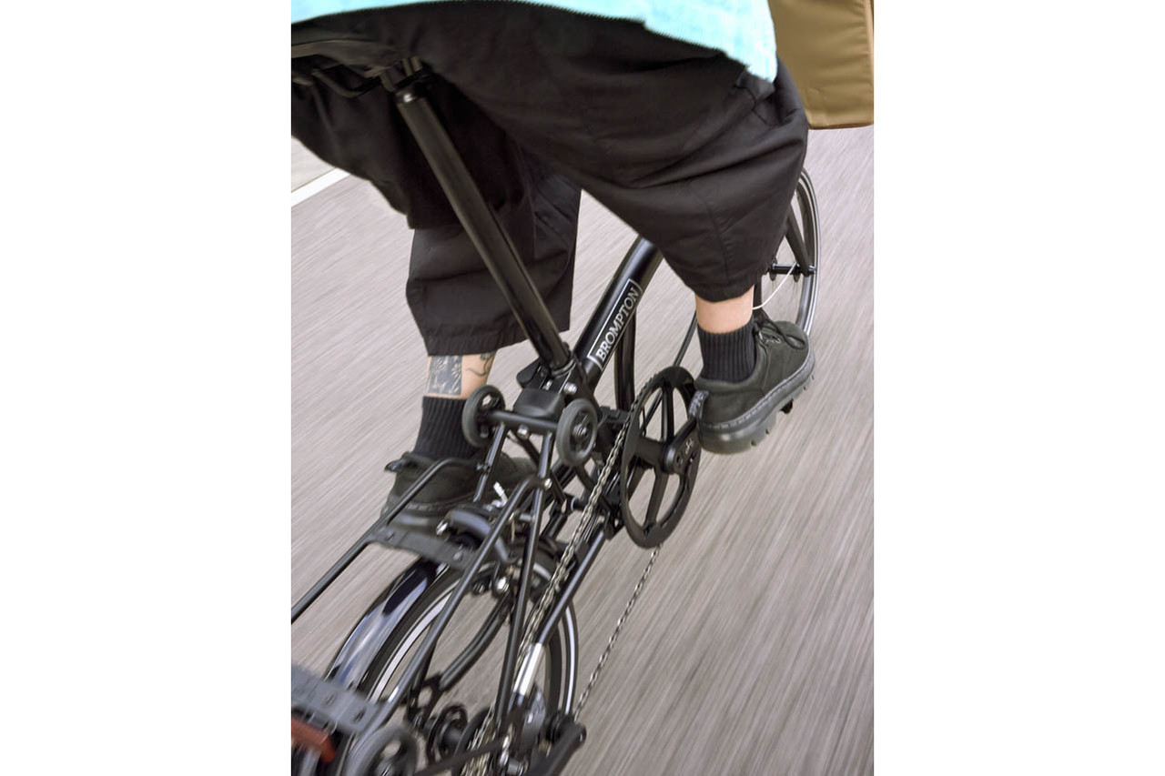 Brompton P Line with SuperRoll+ - 4-speed – Mid (MK2) - Matt Black - Image 2